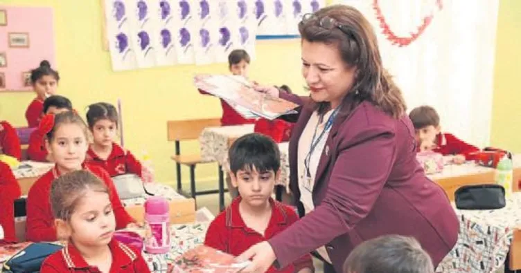 Minik öğrencilere 20 bin boyama kitabı