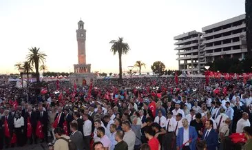 İzmirliler 15 Temmuz’da Konak Meydanı’nı doldurdu