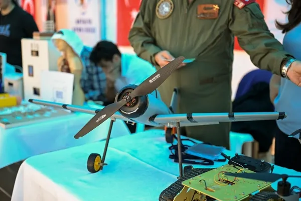 milli-egitim-bakani-tekin-18inci-uluslararasi-meb-robot-yarismasi-programina-katildi-1778161754351.jpg