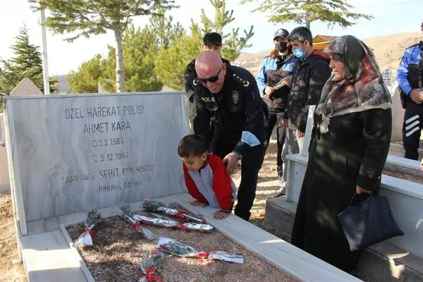 Şehit Özel Harekat Polisi Mezarı Başında Anıldı