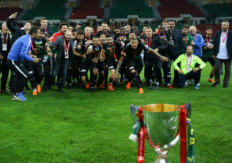 Ahmet Çakar'dan Aykut Kocaman'a şok sözler!