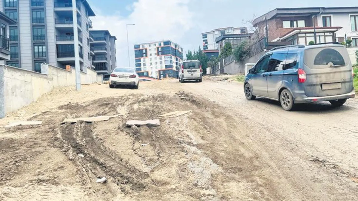 Yol değil, adeta mayın tarlası