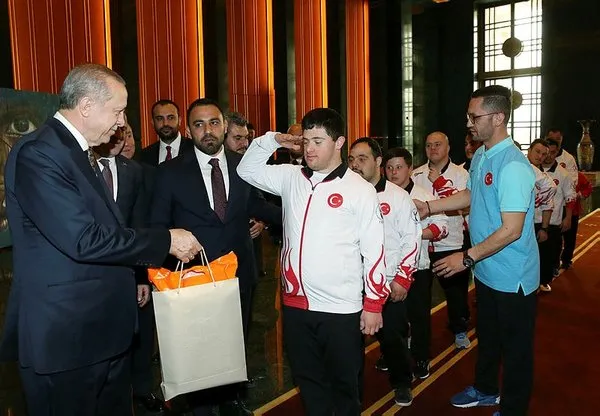 Cumhurbaşkanı Erdoğan down sendromlu sporcuları kabul etti