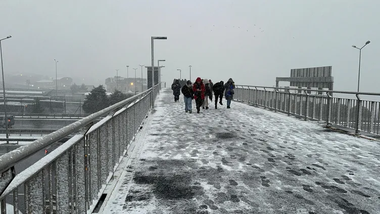 SON DAKİKA | İstanbul için kuvvetli kar alarmı! Haritaya yansıdı, kaç gün sürecek? Bu tarihlere dikkat