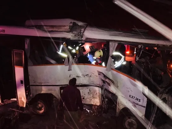 Zincirleme trafik kazasında 1 ölü, 19 yaralı - 1