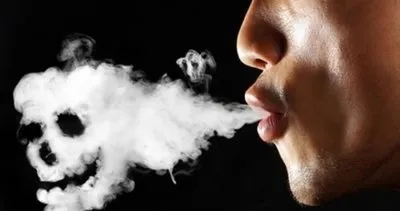 O ülkenin sağlık bakanından ilginç tavsiye: Yasak alanlarda sigara içenlere dik dik bakarsak…