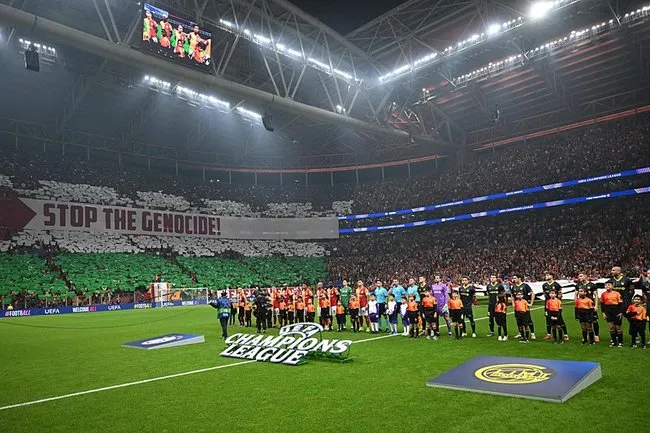galatasaray-taraftarlari-bodoglimt-macinda-gazzeyi-unutmadi-soykirimi-durdurun-1761153052346.jpeg