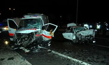 Otomobil, ambulansa çarptı: 6 ölü, 2 yaralı