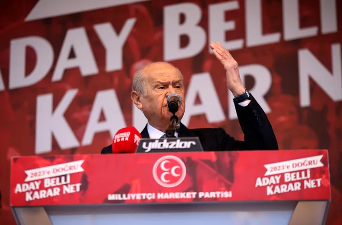 son-dakika-devlet-bahceliden-kilicdarogluna-afis-pozu-tepkisi-vatan-haini-demirtasa-seninleyim-mesajidir-1664118213910.jpg SON DAKİKA | Devlet Bahçeli'den Kılıçdaroğlu'na afiş pozu tepkisi: Vatan haini Demirtaş'a seninleyim mesajıdır
