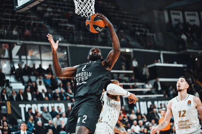anadolu-efes-asveli-tek-sayiyla-yikti-temsilcimizden-12-galibiyet-1677274897484.jpg