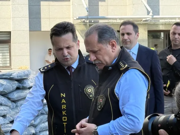 narkotik-yelegiyle-kararlilik-mesaji-verdi-1751981728168.jpg