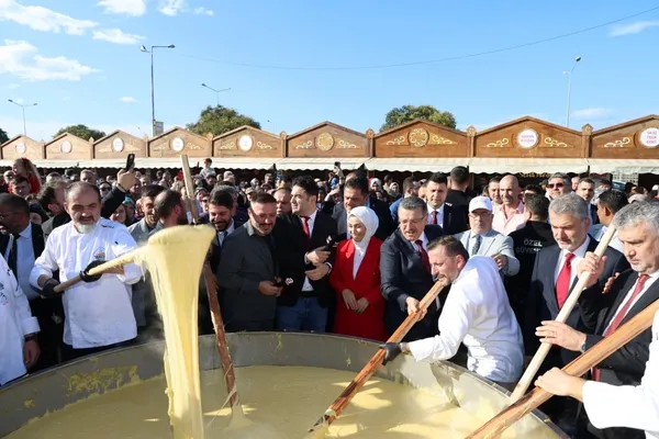 trabzon-gastronomi-festivaline-coskulu-acilis-karadenizin-lezzetleri-dunyaya-aciliyor-1793280006009.jpg
