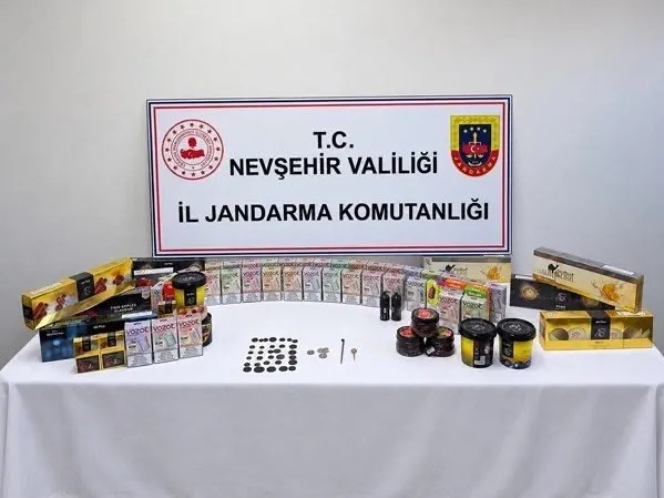 nevsehirde-kacakcilik-operasyonu-800-paket-kacak-sigara-ve-tarihi-eserler-ele-gecirildi-1789739063801.jpg