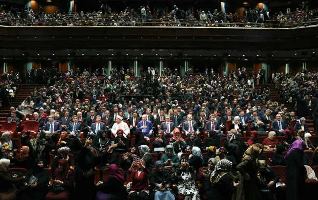 baskan-erdogan-kuran-i-kerimi-guzel-okuma-yarismasi-odul-torenine-katildi-1773696892336.jpg Başkan Erdoğan: