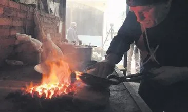 45 yıldır bakırı sevgiyle parlatıyor