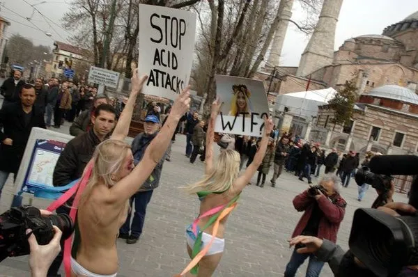 FEMEN kızlarından İstanbul'da çıplak protesto