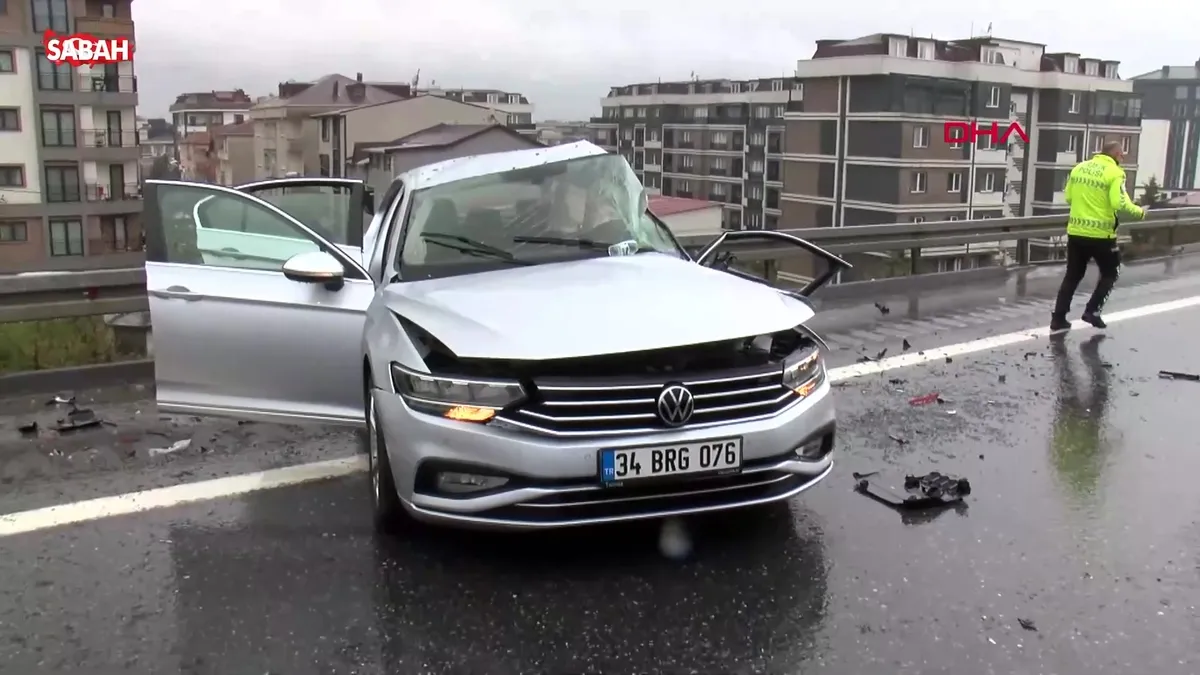 Çekmeköy’de zincirleme kaza; 1 ağır 4 yaralı! | Video videosunu izle Çekmeköy’de zincirleme kaza; 1 ağır 4 yaralı! | Video videosunu izle