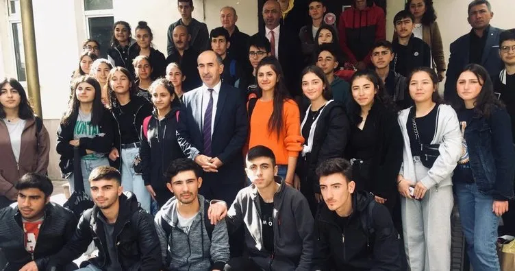 Ardahanlı öğrenciler Ankara’da Milletvekili Atalay ile bir araya geldiler