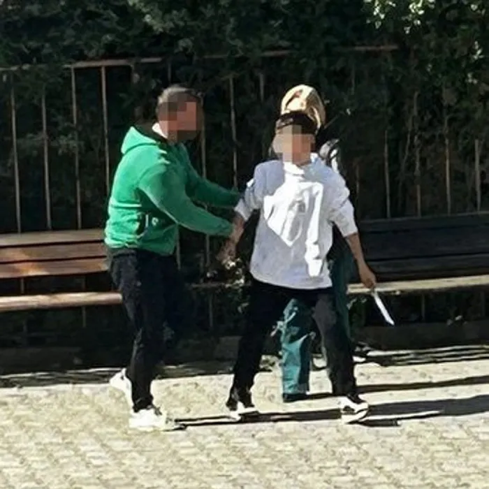 İstanbul’da öğrenci dehşeti: Okulu bıçakla bastı müdür yardımcısını tehdit etti!