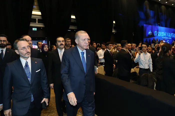 Başkan Erdoğan: Postallı medya mensuplarını unutmayacağız