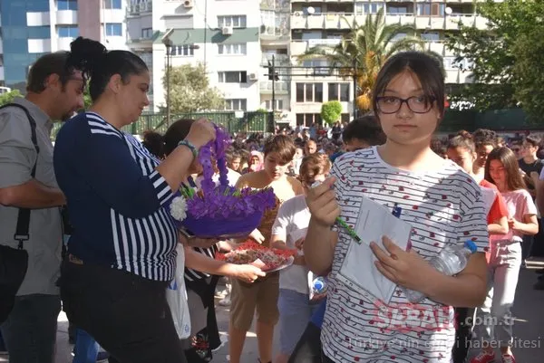 Öğrencilerin LGS heyecanı Çocuklar sıralarda, veliler bahçede ter döktü