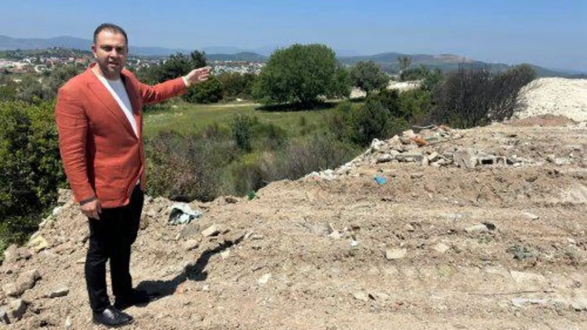 CHP’li Urla Belediyesi’nden çevre katliamı! Boş araziye kaçak döküm...