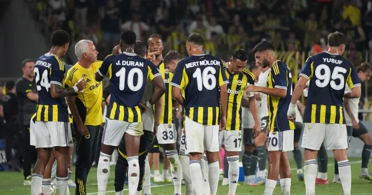 MAÇ BAŞLADI! FB MAÇI CANLI YAYIN KANALI: Feyenoord - Fenerbahçe maçı hangi kanalda, şifresiz mi?