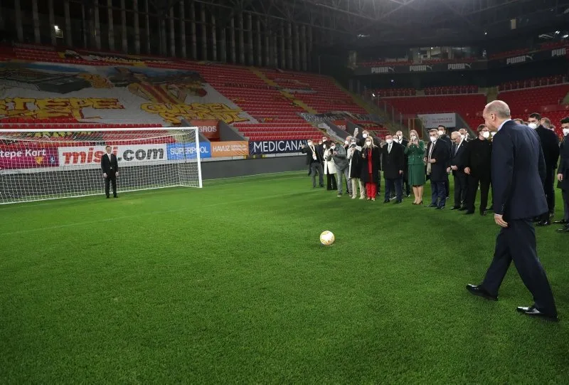 Başkan Erdoğan'dan dikkat çeken paylaşım: Durmak yok, gollere devam - Galeri - Türkiye