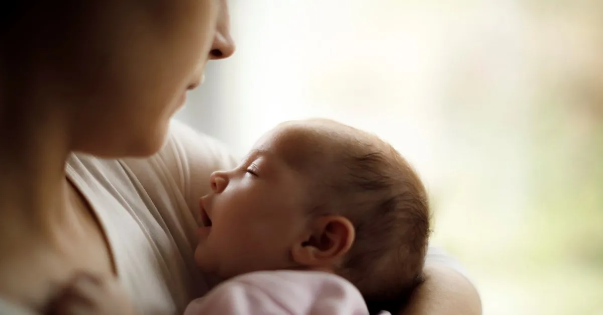 anne sutu dogumdan hemen sonra gelmeyebilir emzirmeye devam edilmeli saglik haberleri