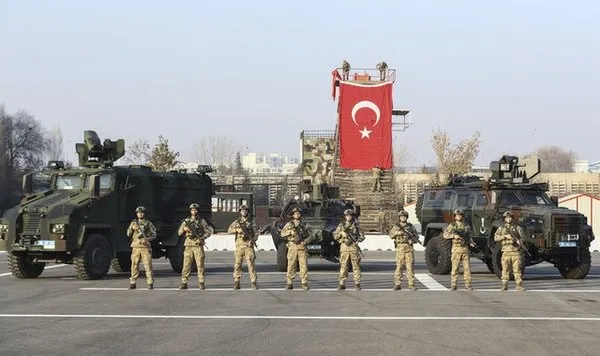 Jandarma yeni kıyafetleri ile görev başında