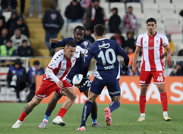 Son dakika haberi: Mert Müldür’ün pozisyonu penaltı mıydı? Ahmet Çakar ve Mustafa Çulcu noktayı koydu...