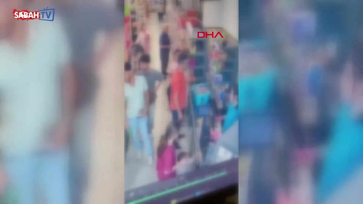 Esenyurt’ta yolda bulduğu kartla 10 bin liralık alışveriş yapan şüpheli kamerada | Video videosunu izle Esenyurt’ta yolda bulduğu kartla 10 bin liralık alışveriş yapan şüpheli kamerada | Video videosunu izle