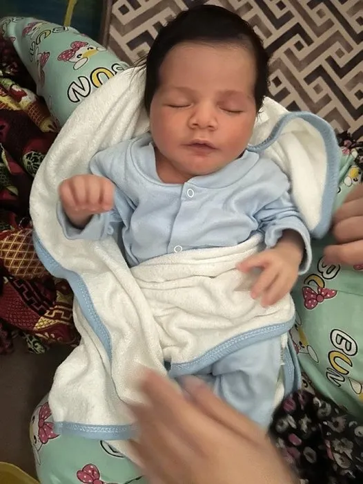 İsrail katliamının yaşandığı Gazze’nin mucize bebeği: Barınakta doğdu!