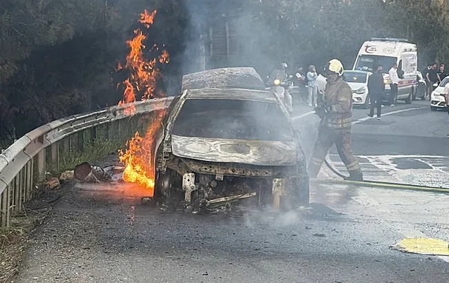 esenyurtta-seyir-halindeki-otomobil-yandi-1778439405094.jpg