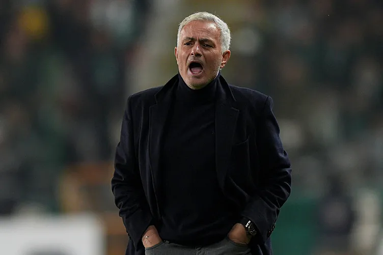 Son dakika haberi: Fenerbahçe’de yıldız ismin yeni adresi belli oluyor! Mourinho’nun gözüne girememişti...