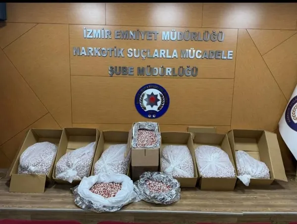 izmirde-dev-narkotik-operasyonu-milyonlarca-uyusturucu-madde-ele-gecirildi-1778739401642.jpg