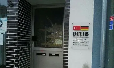 Almanya’da saldırı düzenlenen caminin kapısı kırıldı