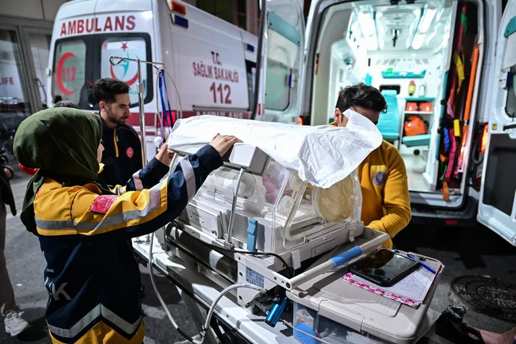 SON DAKİKA: Yenidoğan Çetesi üyelerinin telefon konuşmaları iddianamede: Bebeğin dudakları mosmor!