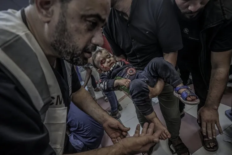 İsrail hastaneyi vurdu! İran 'Kara Bayrak' çekti: Savaş mı ilan etti?