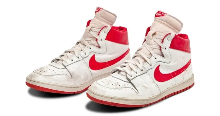 Michael Jordan’ın ayakkabısı rekor bedelle satıldı
