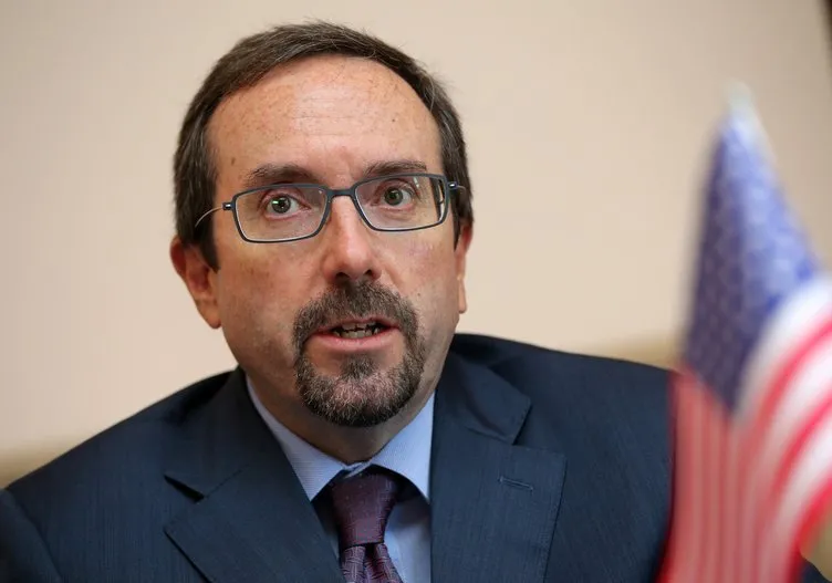 10 soruda John Bass Türkiye'de ne yapmak istedi?