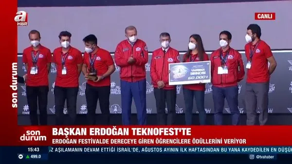 SON DAKİKA: Başkan Erdoğan TEKNOFEST'te dereceye giren öğrencilere ödüllerini verdi