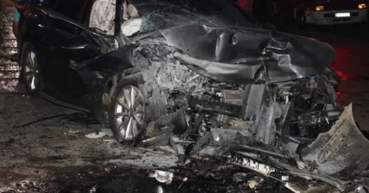 İzmir’de iki otomobil çarpıştı: 1 ölü, 5 yaralı