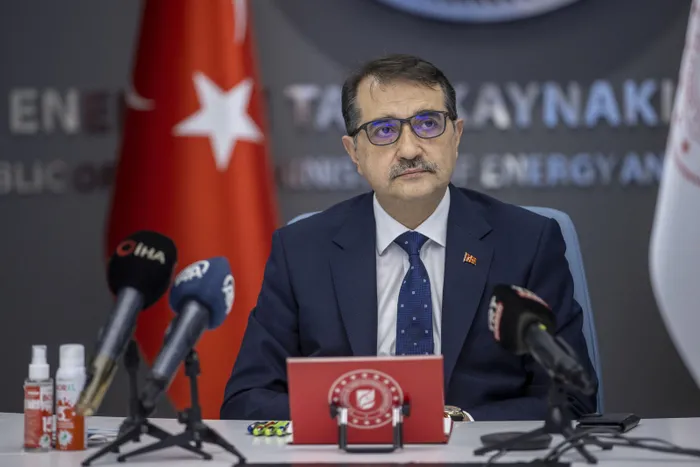 son-dakika-enerji-bakani-donmezden-flas-dogu-akdeniz-aciklamasi-gazin-turkiye-uzerinden-gonderilmesi-gorusuluy-1647072484518.jpg