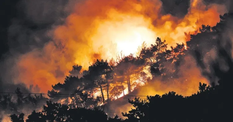 Sakız Adası alev alev