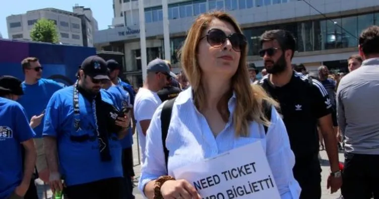İngiliz ve İtalyan taraftarlar, Taksim Meydanı’nda bilet arıyor