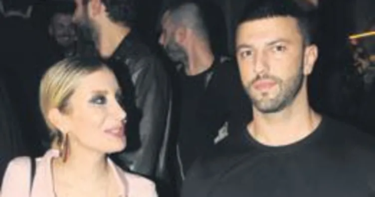 ‘Aşkımız reklam değil hep el eleyiz’