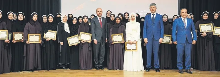 universitede-bir-ilk-75-gunde-hafiz-oldular-1788987405761.jpeg