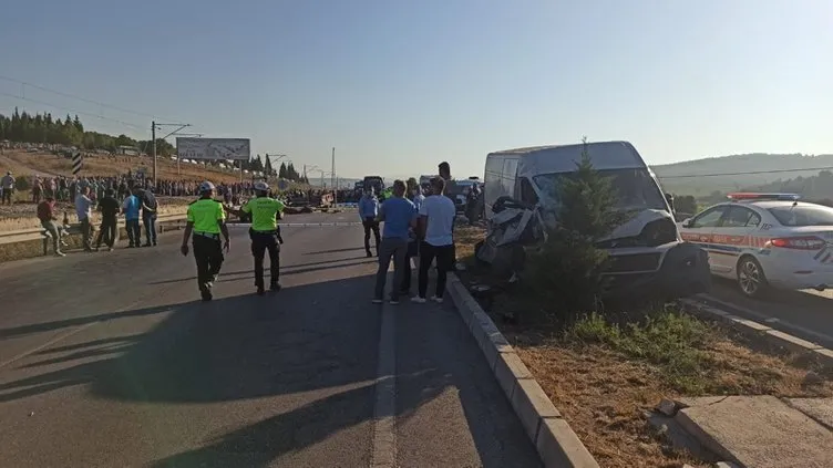 Son dakika: Manisa'da korkunç kaza! 2 ölü, 10 yaralı...