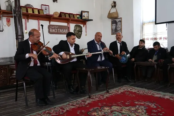 turk-halk-muziginin-buyuk-ustasi-haci-tasan-vefat-yil-donumunde-unutulmadi-1773061825942.jpg